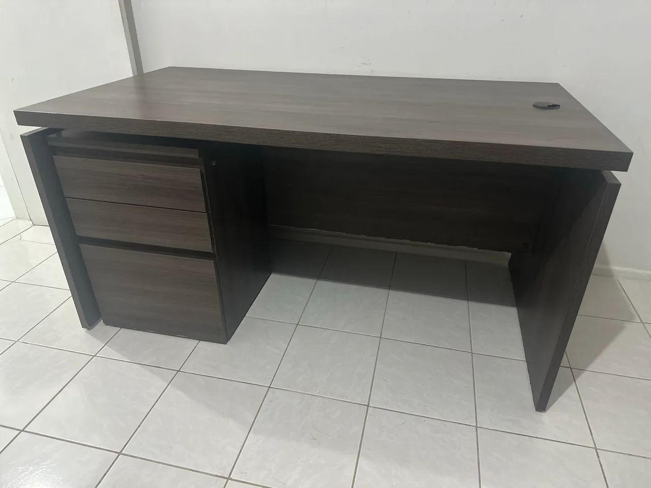 Mesa com gaveteiro escritório