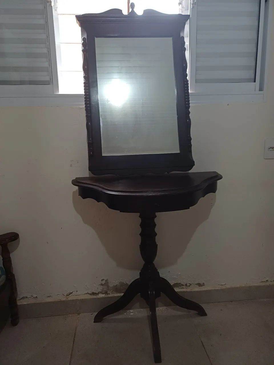 Aparador e espelho 