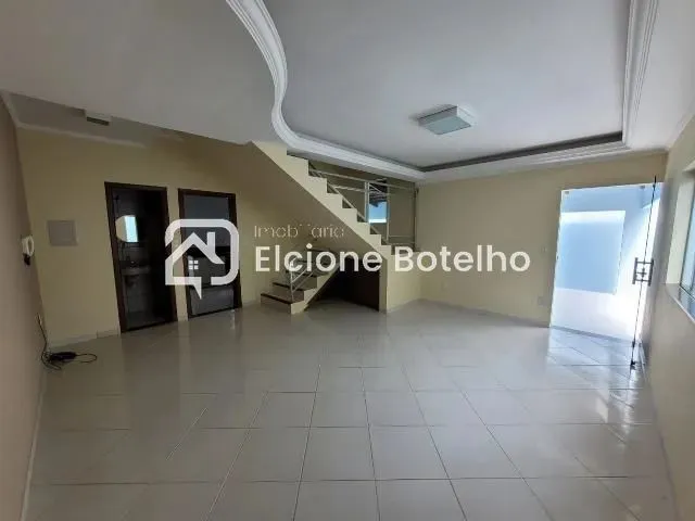 Casa sobrado para locação de aprox. 150 m², com 3 quartos, no bairro Alto Umuarama - Uberl