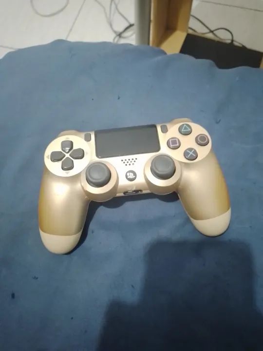 Controle de ps4 com analógico puxando