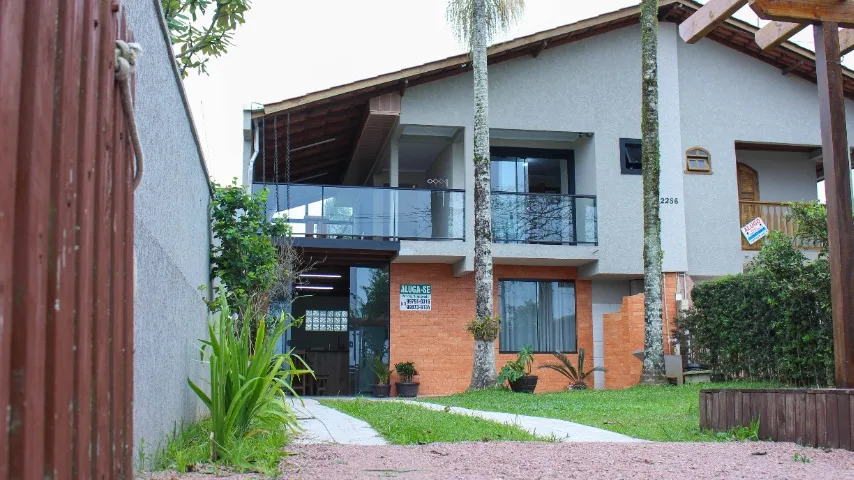 Sobrado amplo de FRENTE pro Mar em Itapoá - SC