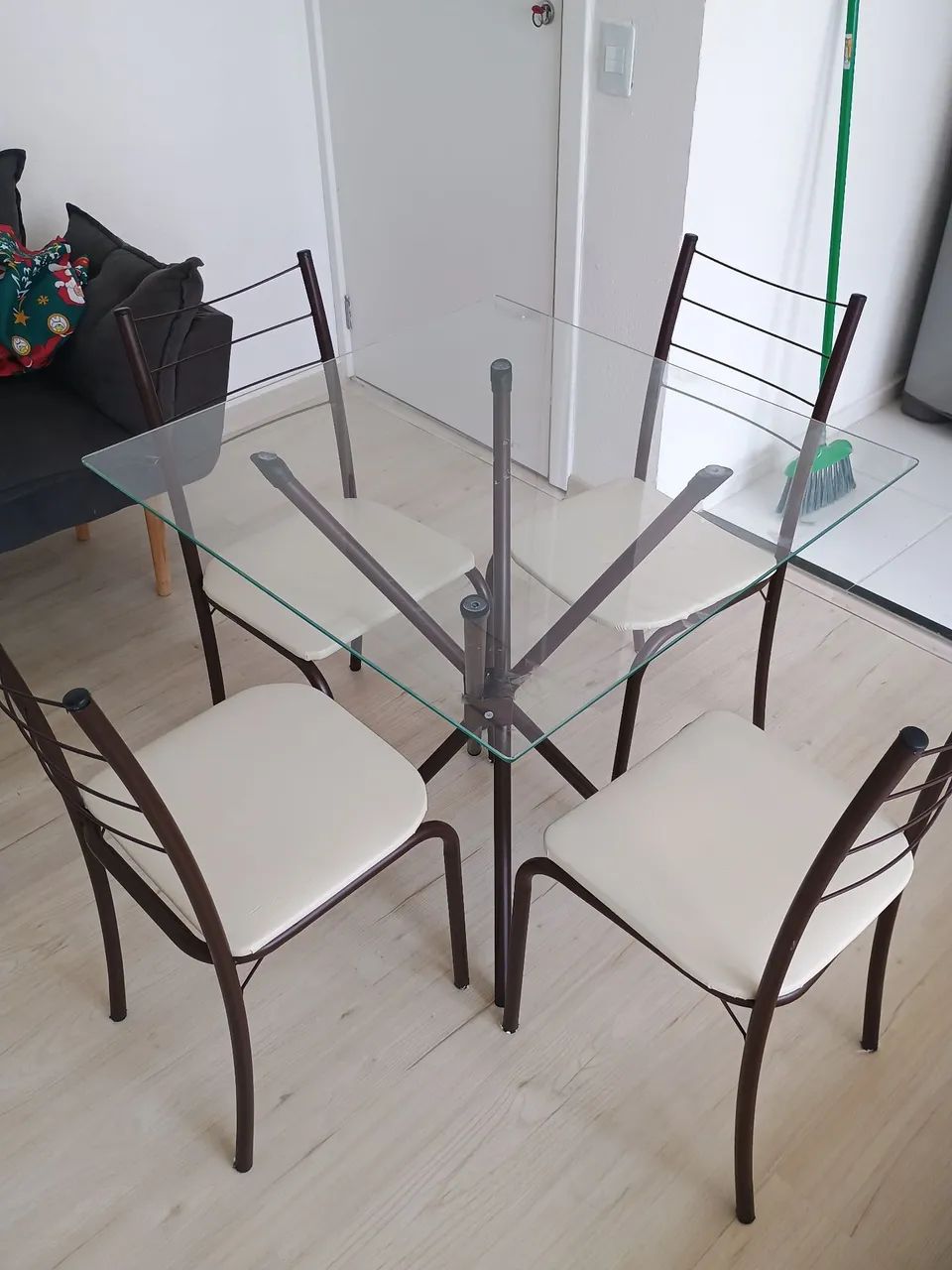 Mesa de Jantar de Vidro com 4 Cadeiras 0.73x0.73 cm