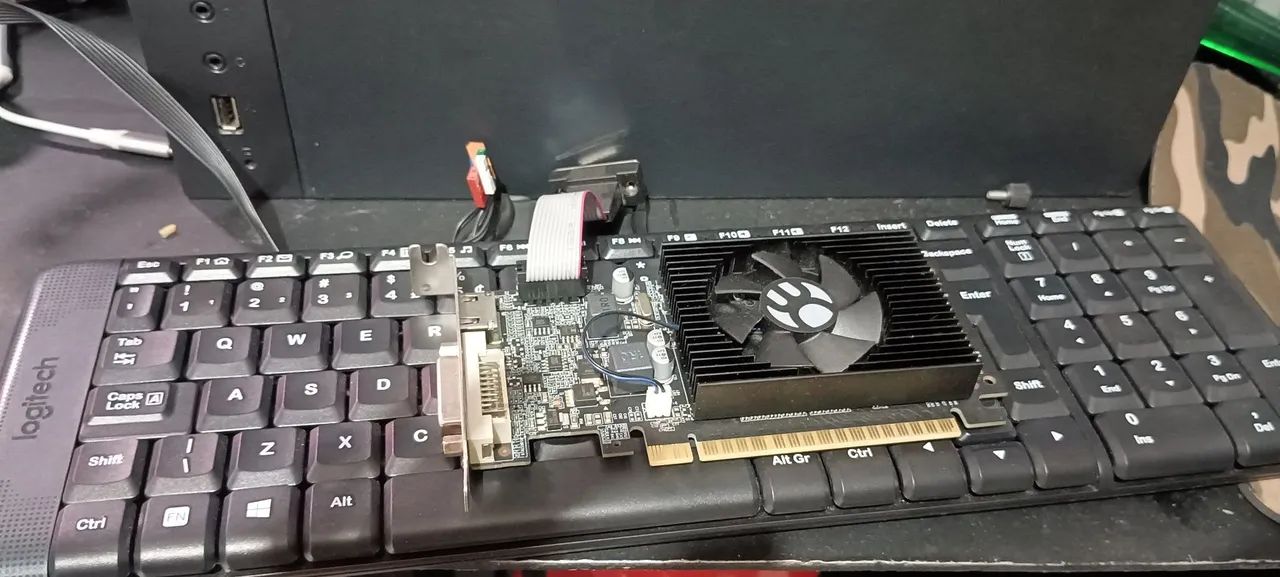 PLACA DE VÍDEO GT210 1GB