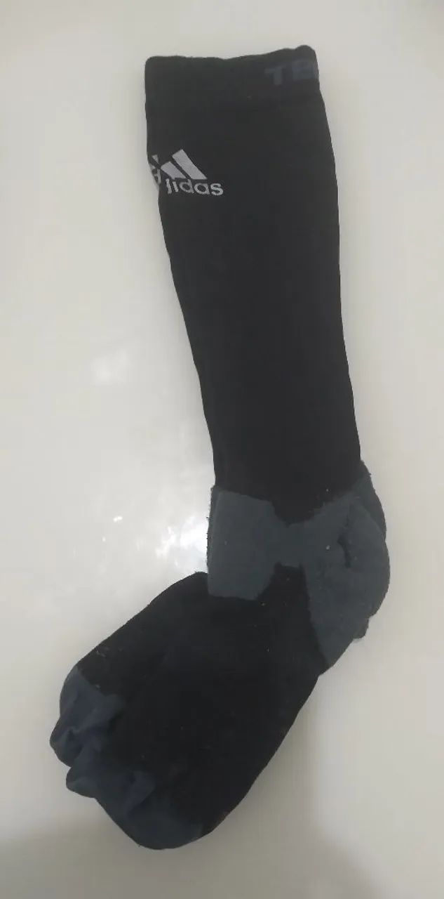 Meião Adidas Terrex compressão Tech-fit