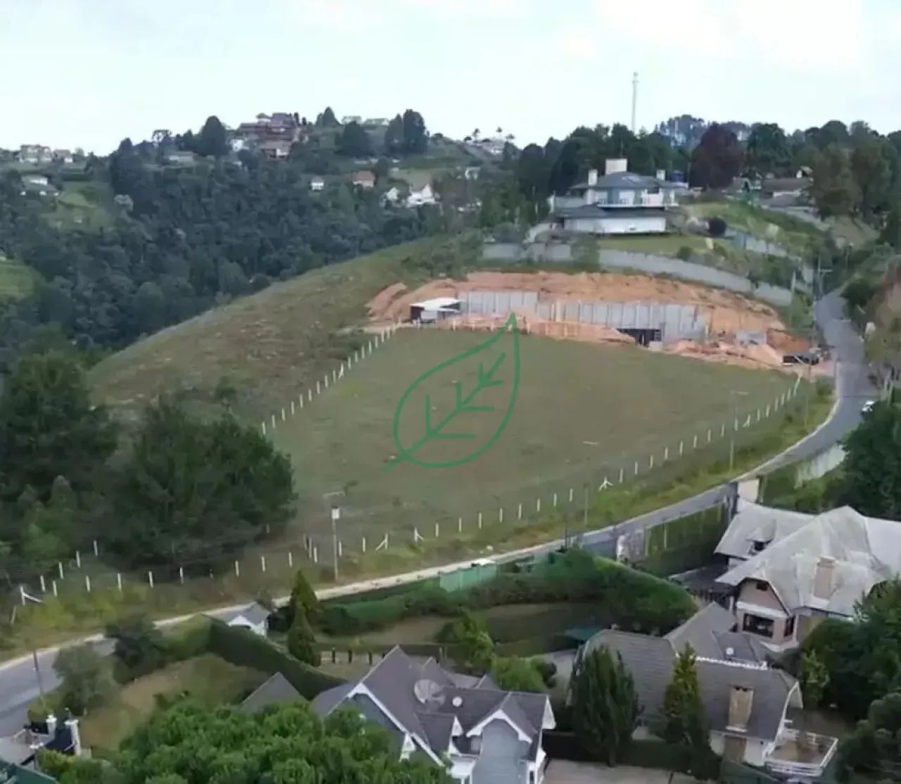 Terreno Condomínio à venda no Jardim Manancial 3126m²