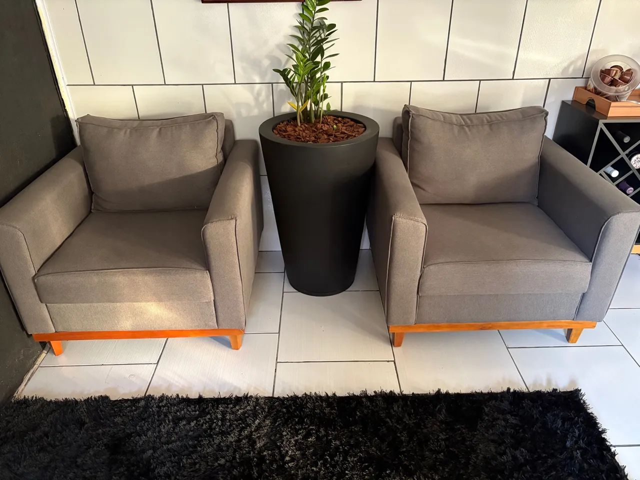 Poltronas Cinza Confortáveis e Modernas