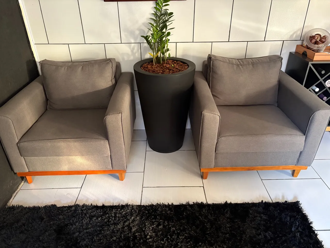 Poltronas Cinza Confortáveis e Modernas