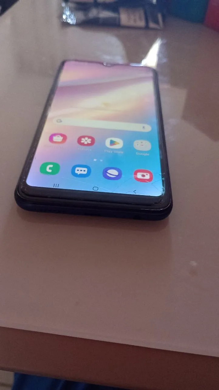Vendo ou troco esse Samsung A10s ótimo sem defeito com nota e com película de vidro