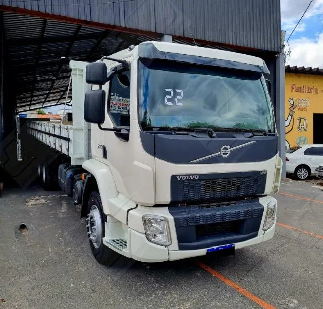 Volvo VM 270 6x2 Cabine Leito - 2022 (Apenas 57.000 km Original)