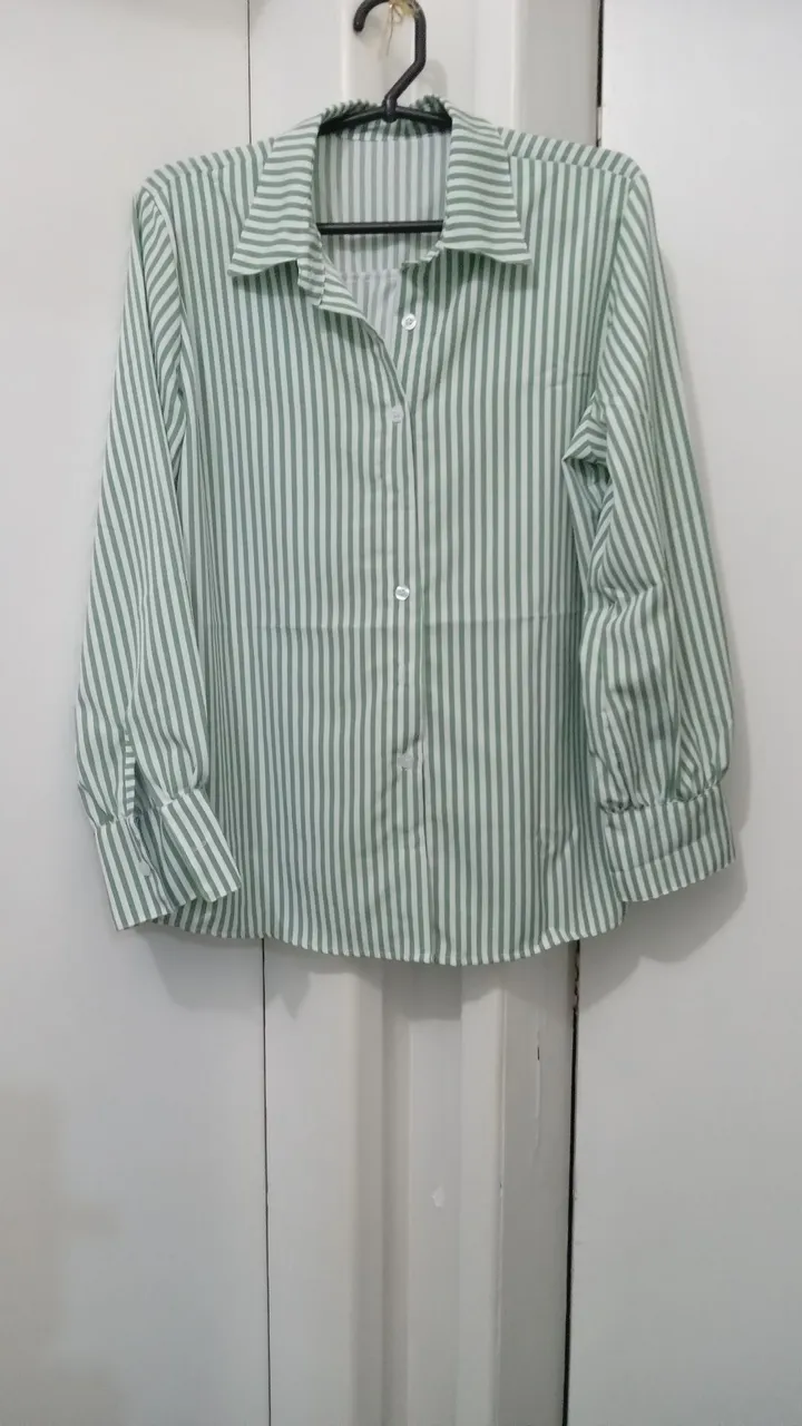 Camisa feminina listrada verde