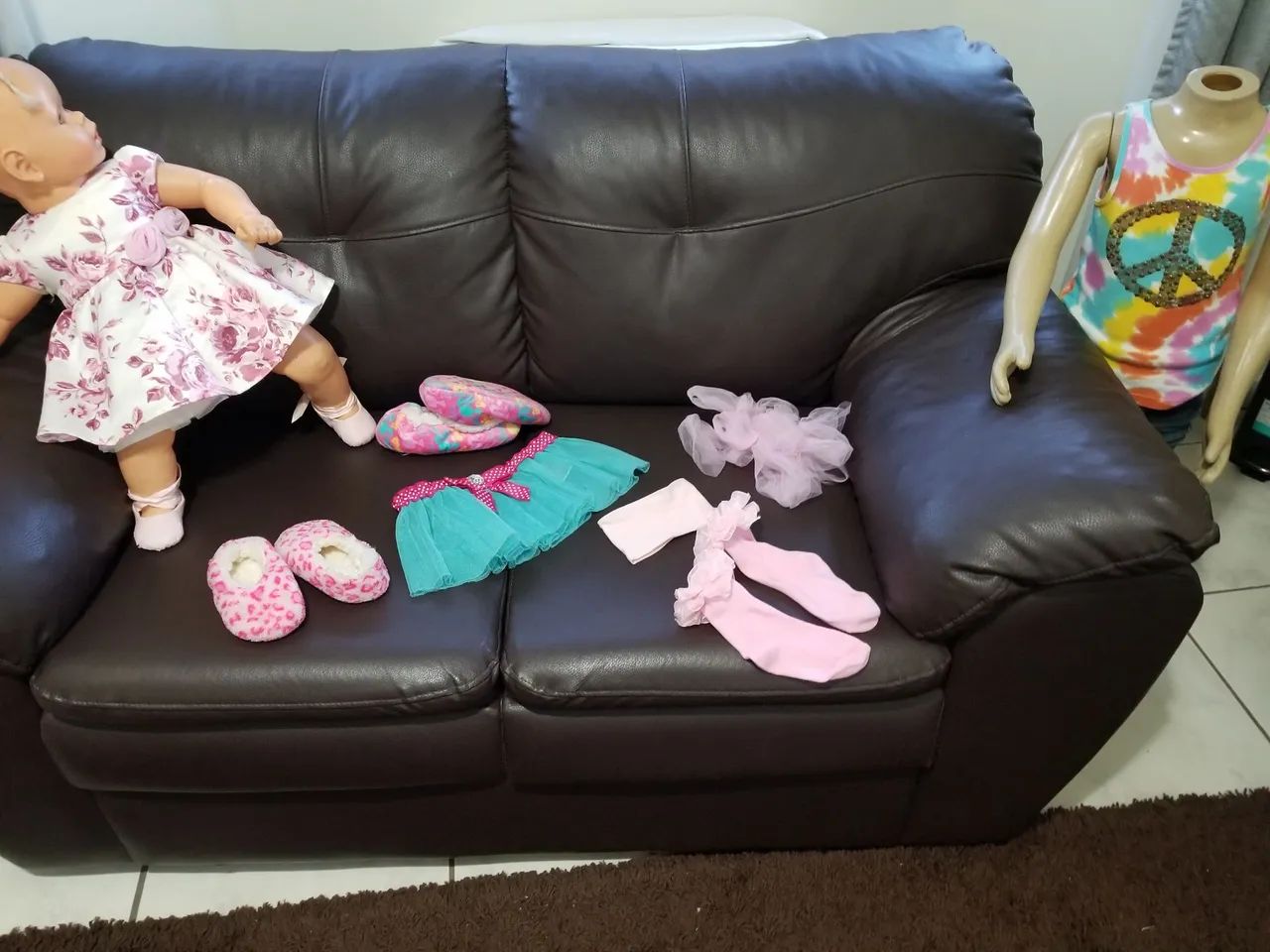 Roupinhas e acessórios de bebê menina