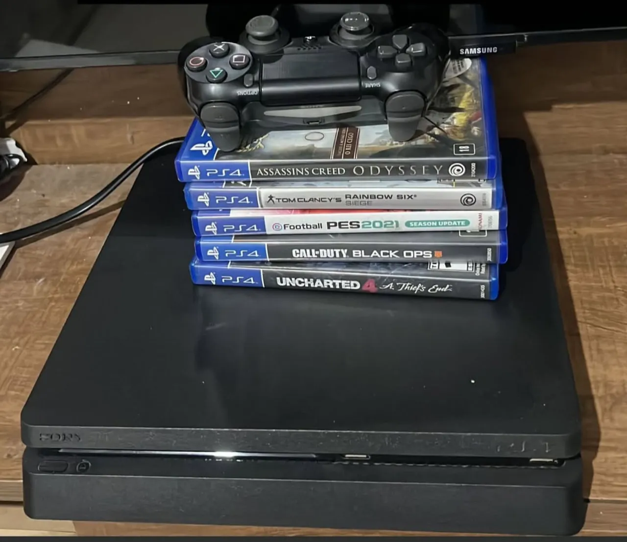 Playstation 4 com Jogos - Diversão Garantida! Não abaixo o valor