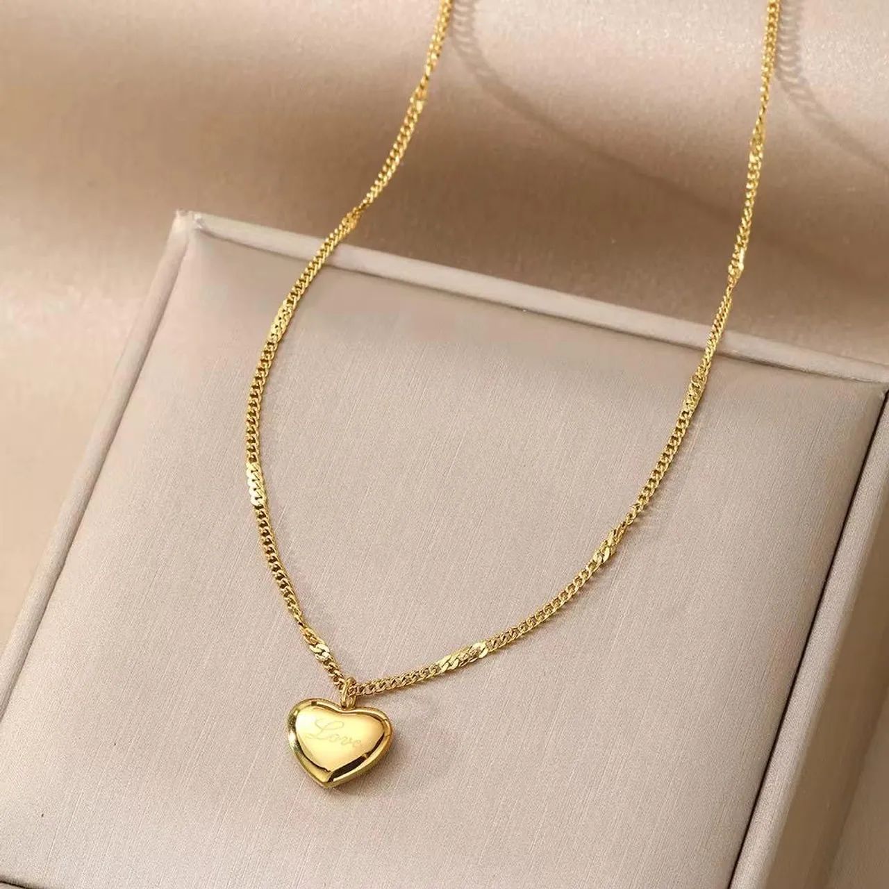 Colar Dourado Com Pingente De Coração  - Foto 2