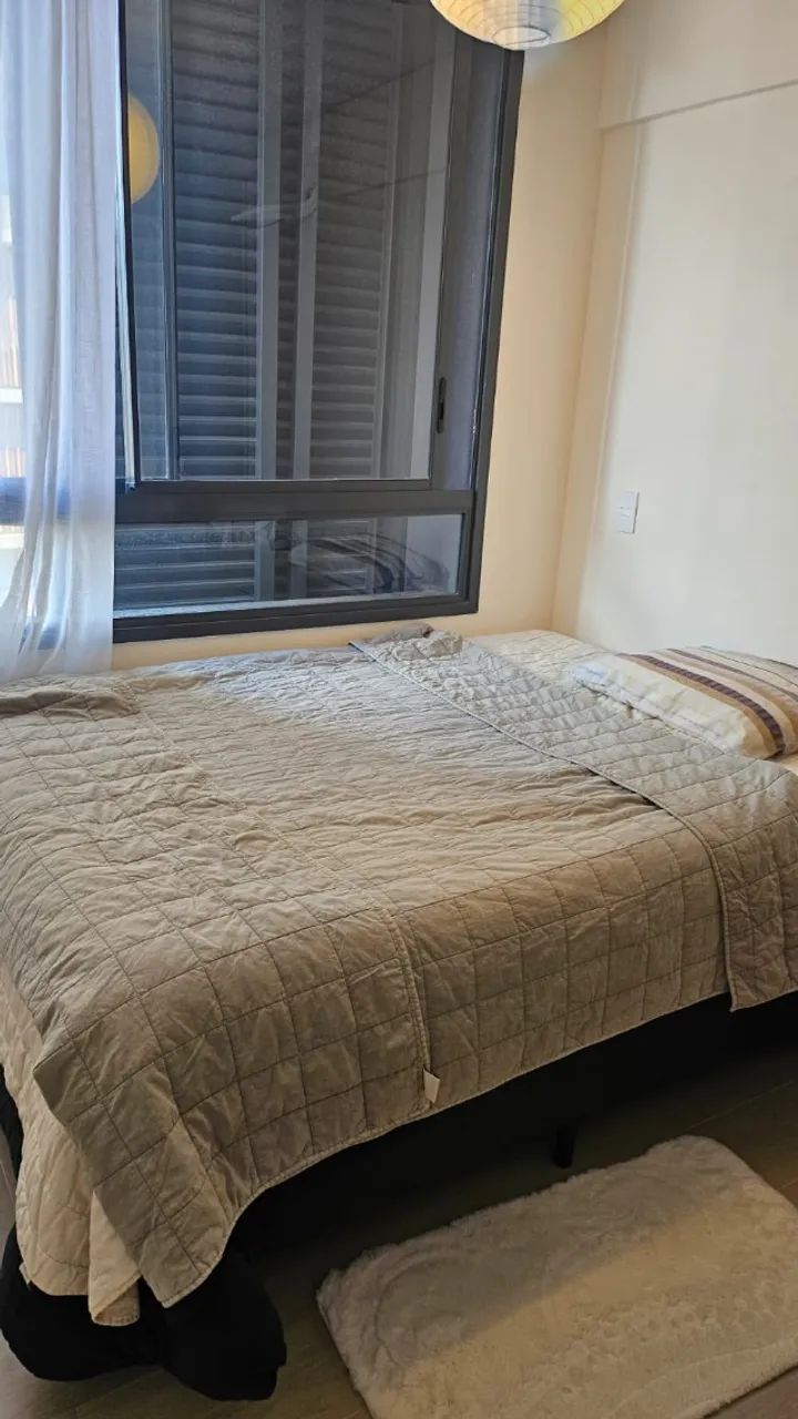 Cama casal com colchão em excelente estado
