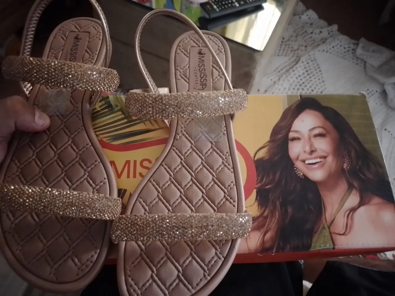 Sandália Mississipi Dourada com Strass - Nova