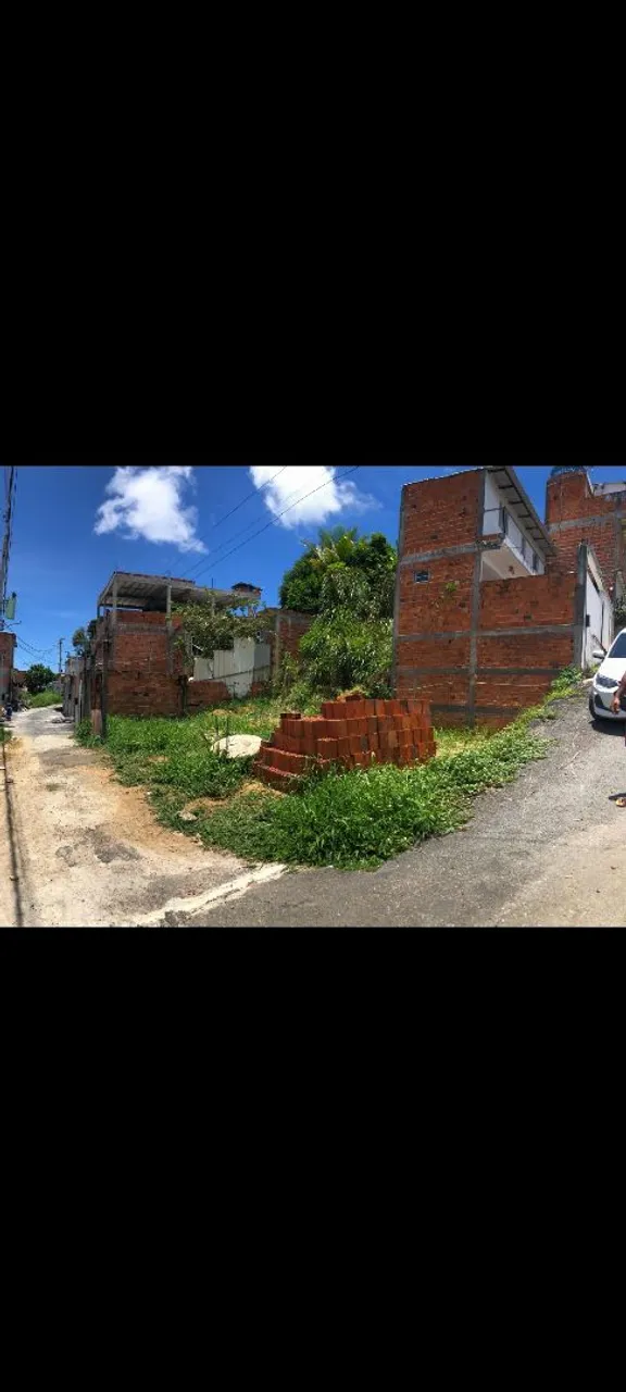 Vende-se um terreno com saída para duas em Vila Mar ruas
