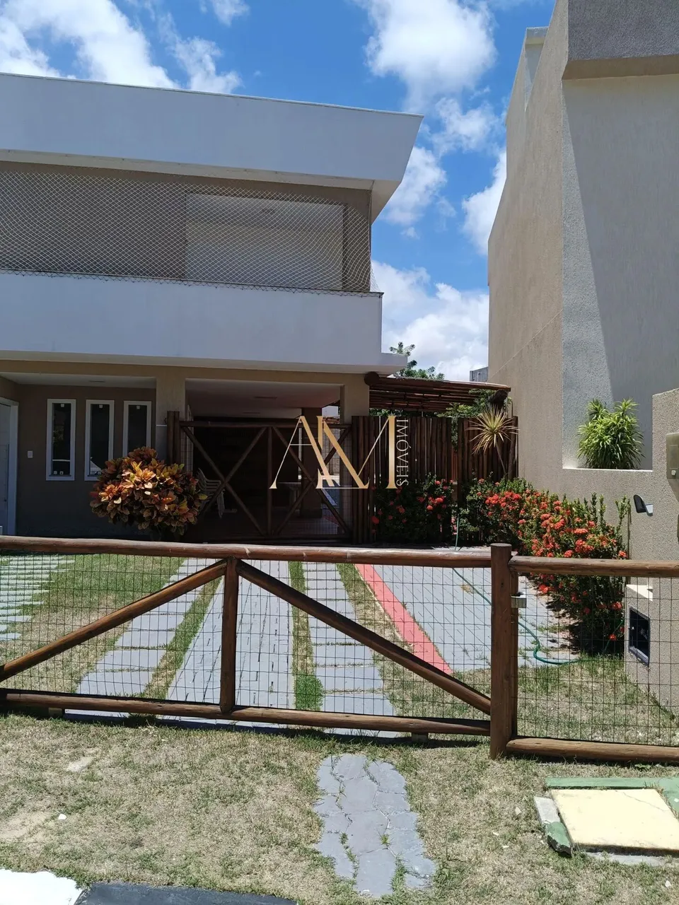 Ótima Casa 6 suites mobiliada em Condomínio Próximo a Praia de Busca Vida!!