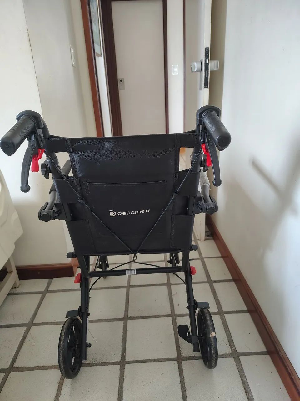 Cadeira de rodas marca dellamed 