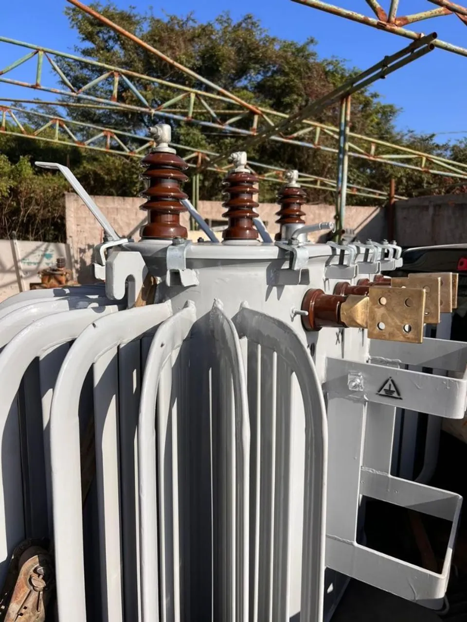 Transformador trifásico 225kva, 13800/380-220v