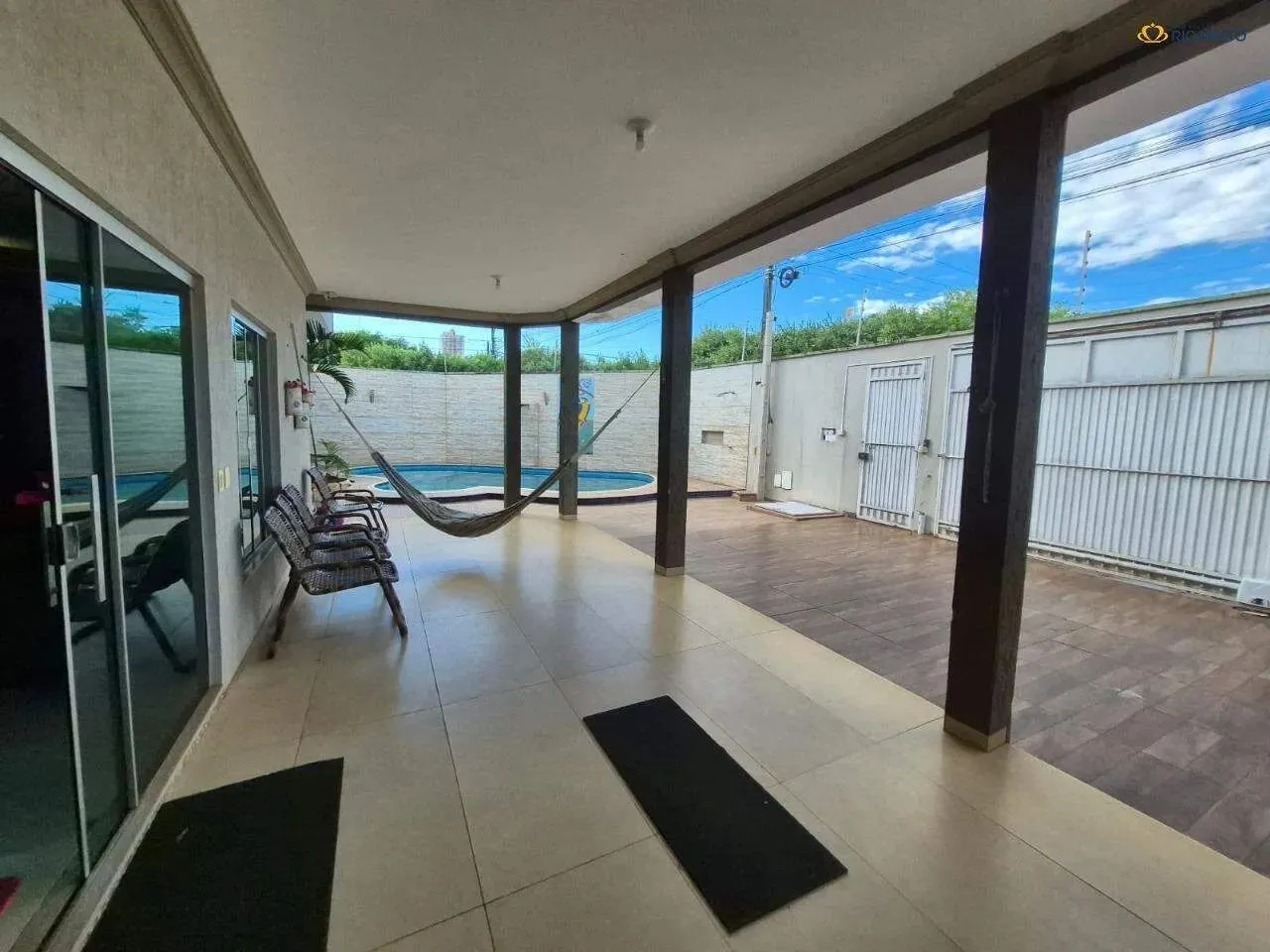 CASA COM 05 QUARTOS SENDO 03 SUITES NA QUADRA 704 SUL