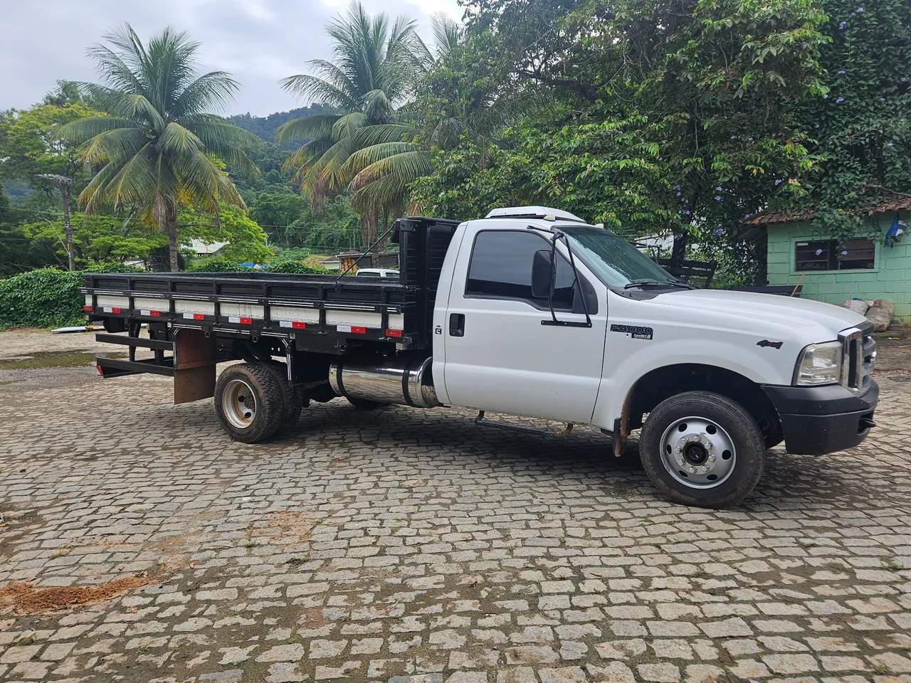 Ford F4000 2011 4x4 sem arla