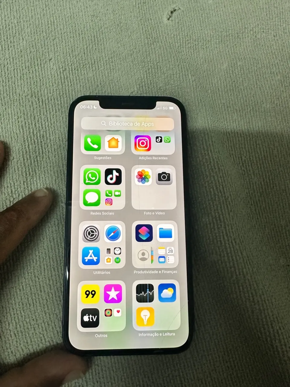 Vendo iPhone 12, pegando tudo só marcas de usos fora isso tudo ok