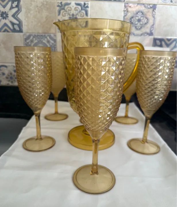 Jogo de taças e jarra de vidro transparente - Foto 2