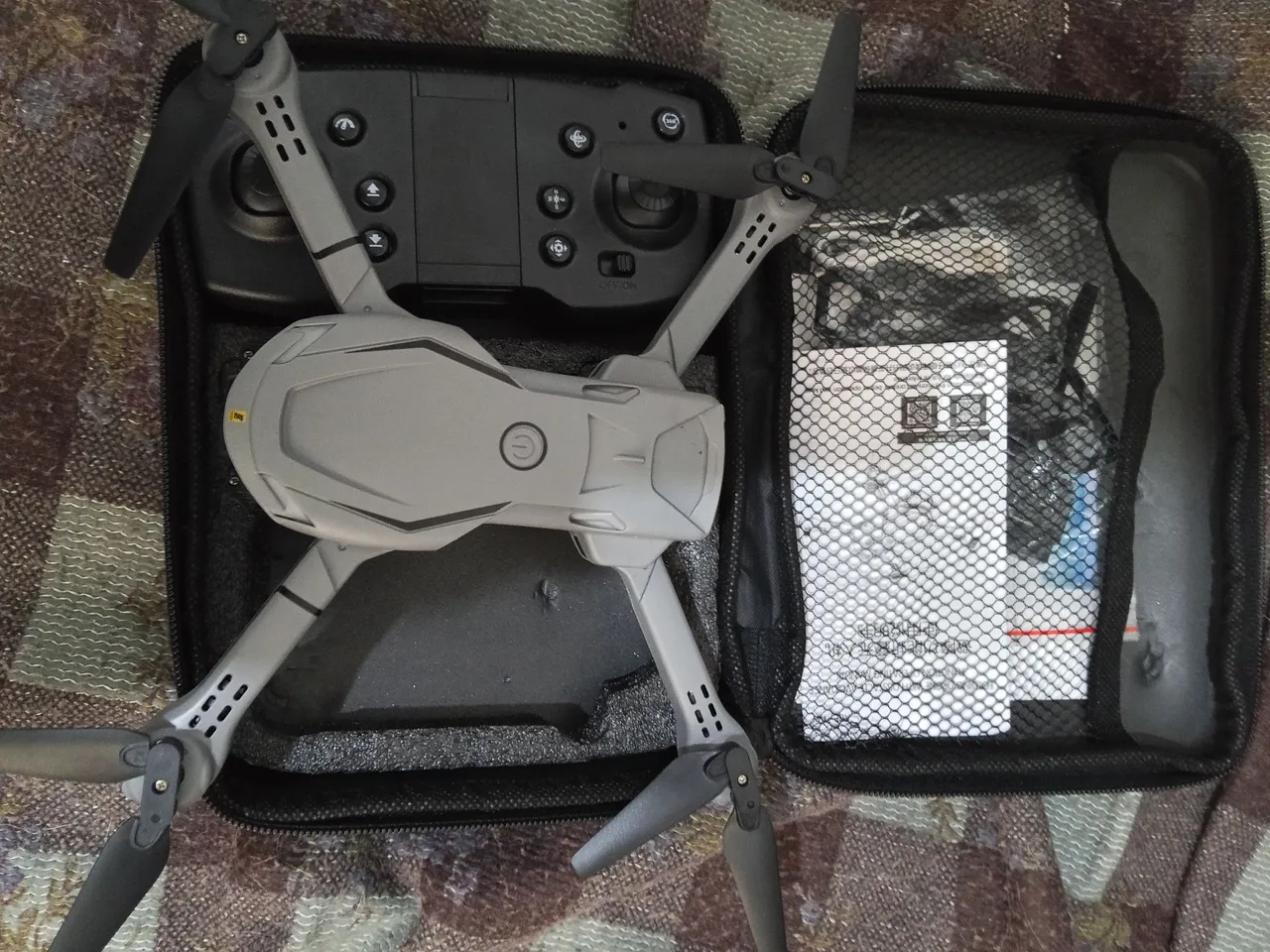 Drone com câmera e controle remoto - Mini Novo com 02 baterias 