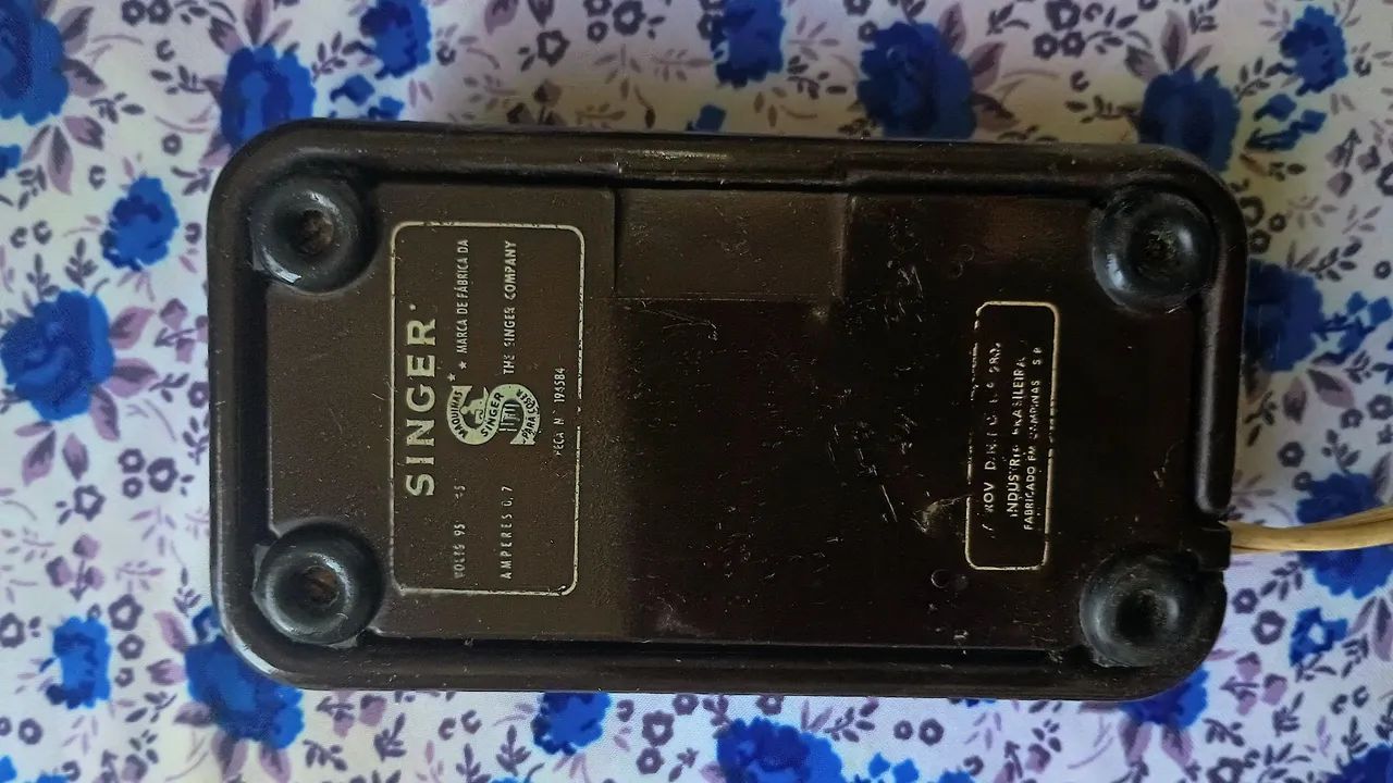 Máquina de Costura Singer Antiga - Foto 6