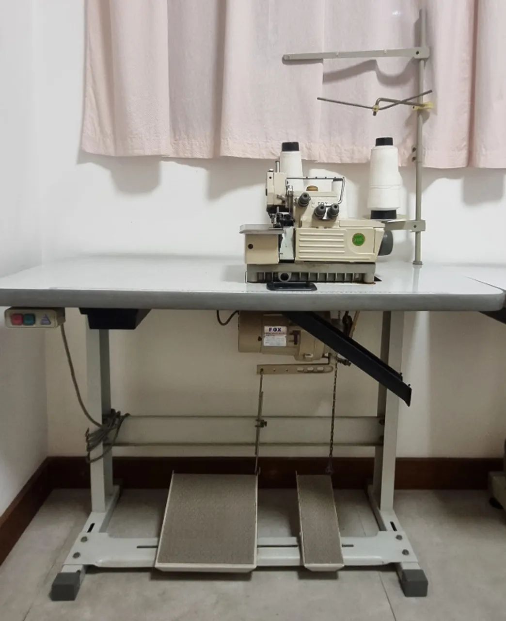 Máquina de Costura Overloque Fox