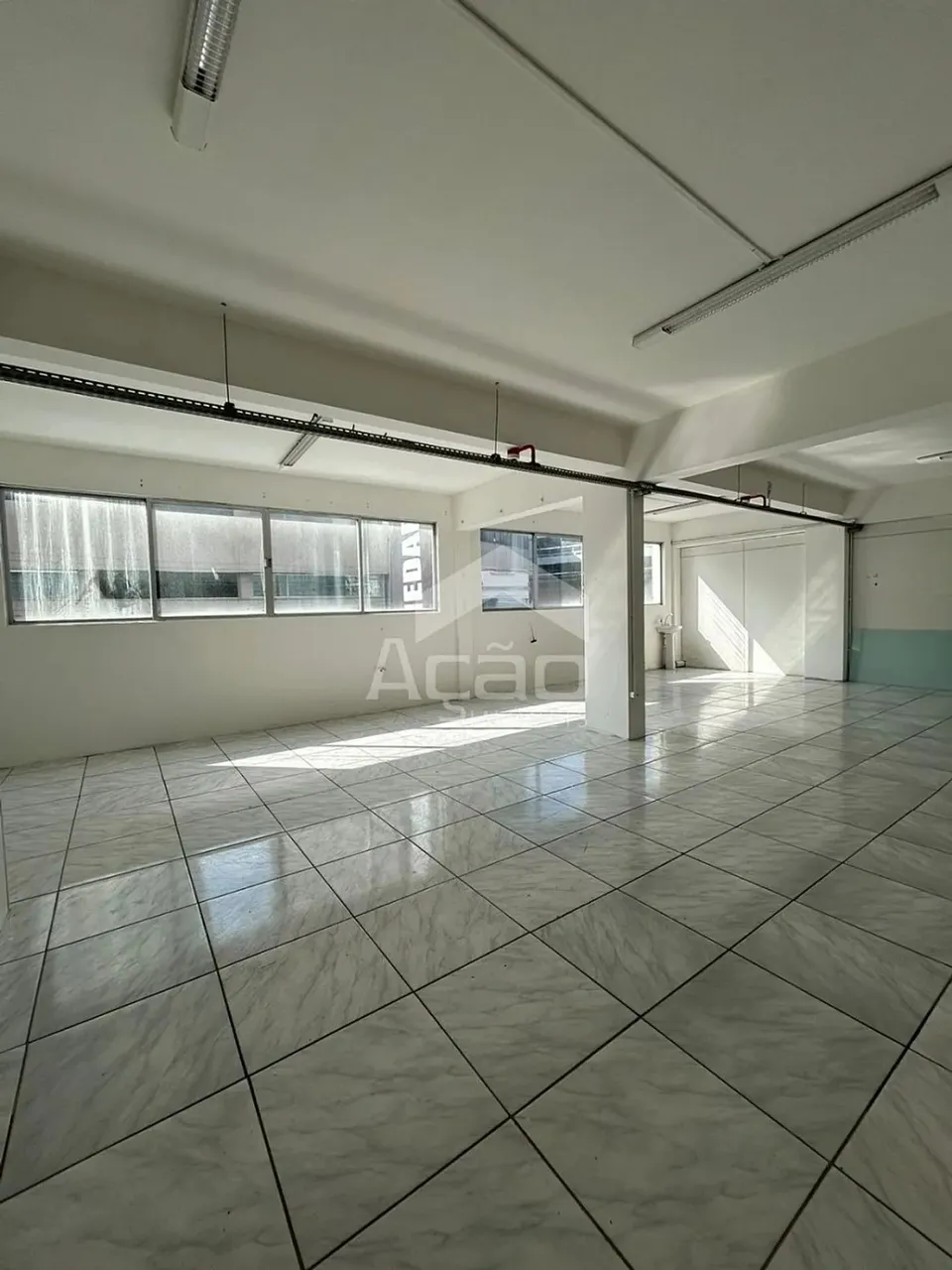 Sala Comercial para locação com 700m² no Centro de Itajaí/SC