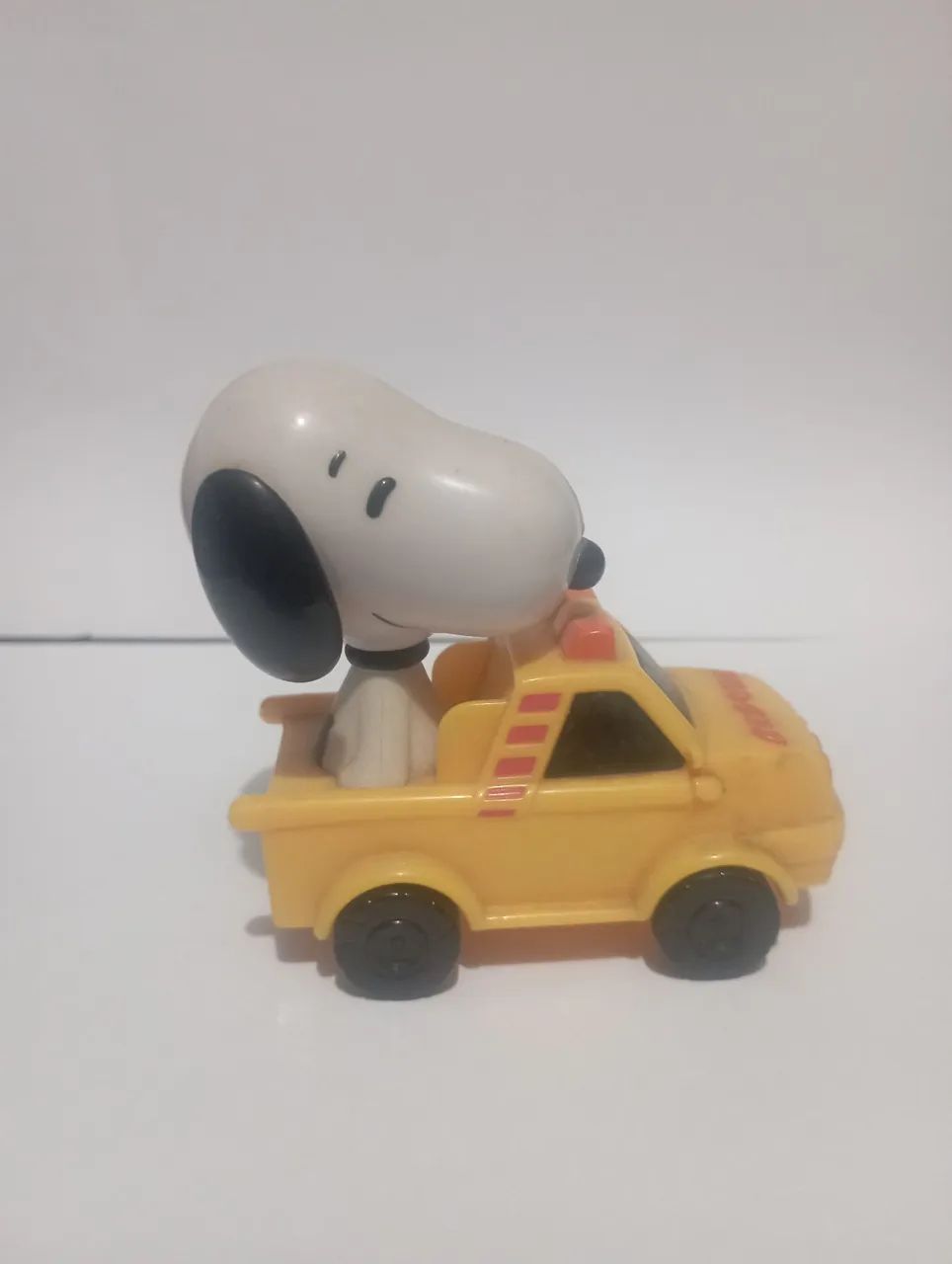 Snoopy em carro de brinquedo - Foto 2