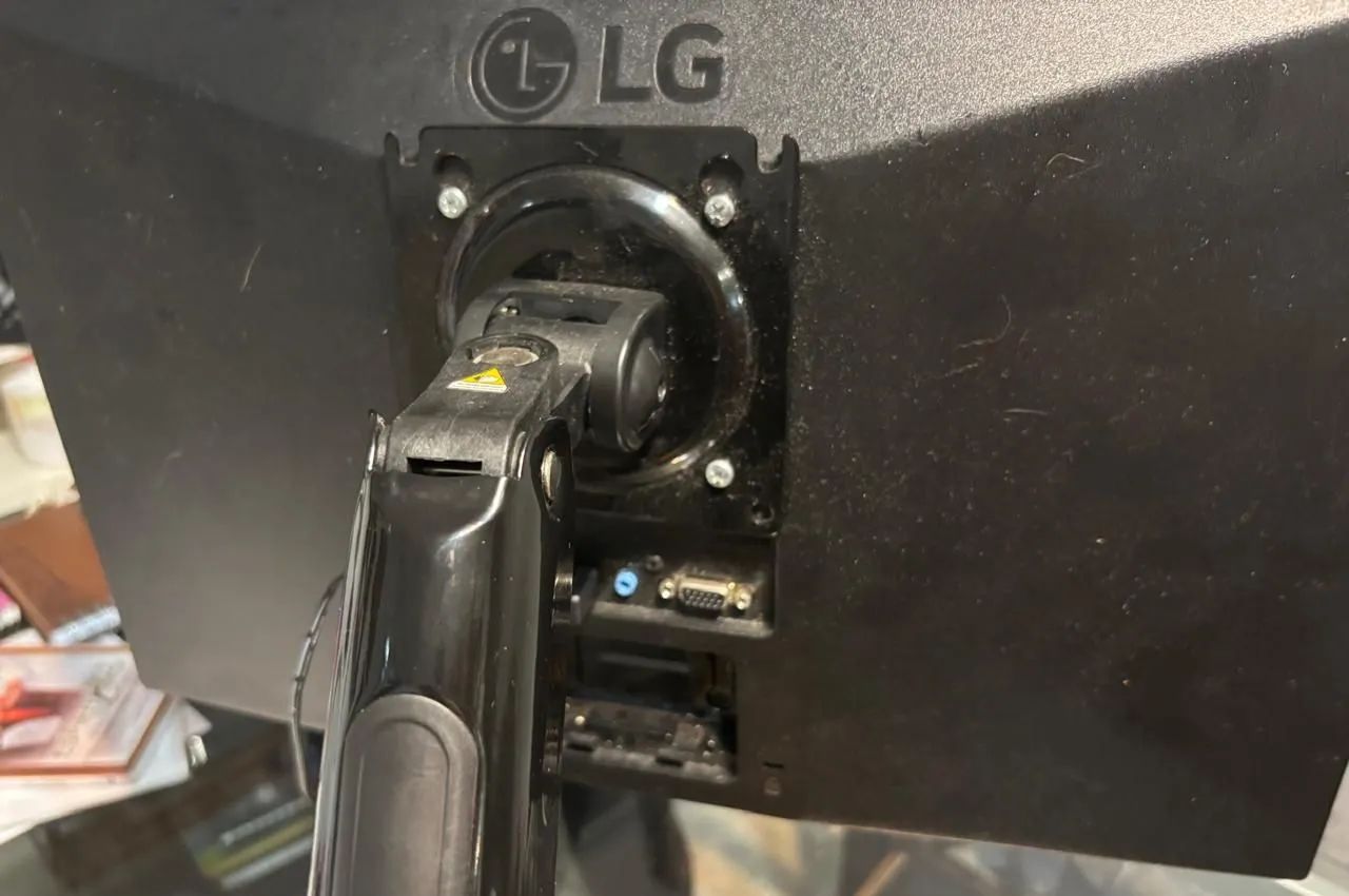Monitor LG com tela grande e resolução incrível - Foto 5