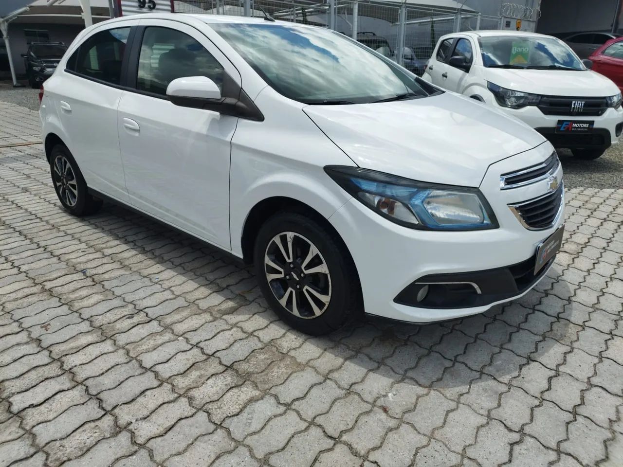 CHEVROLET ONIX HATCH LTZ 1.4 8V FlexPower 5p Mec. - Foto 5