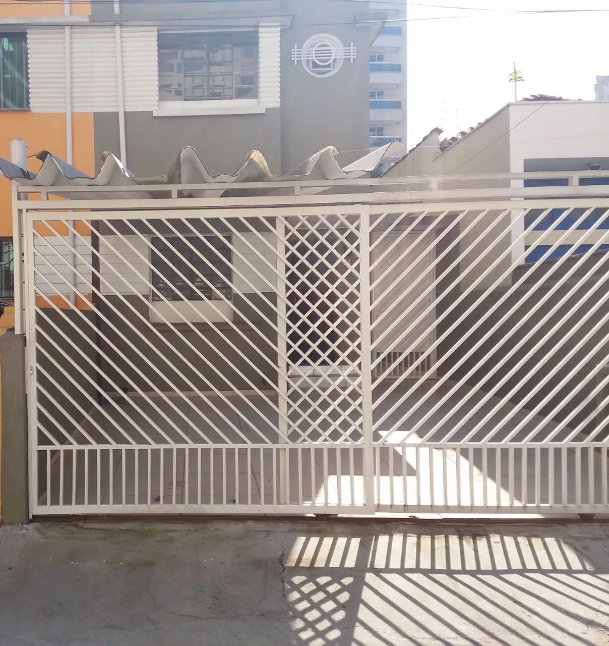 Sobrado comercial ao lado da estação de metro Santa Cruz, excelente localização. 