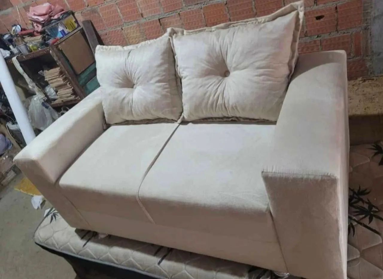 Sofá 2 lugares com almofadas e puff - Foto 5