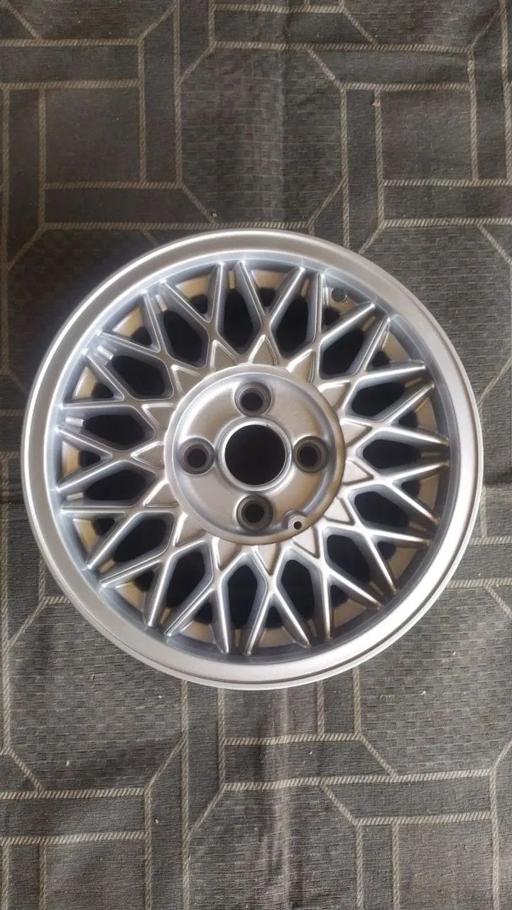 Obs e uma roda só modelo BBS aro 14 ok