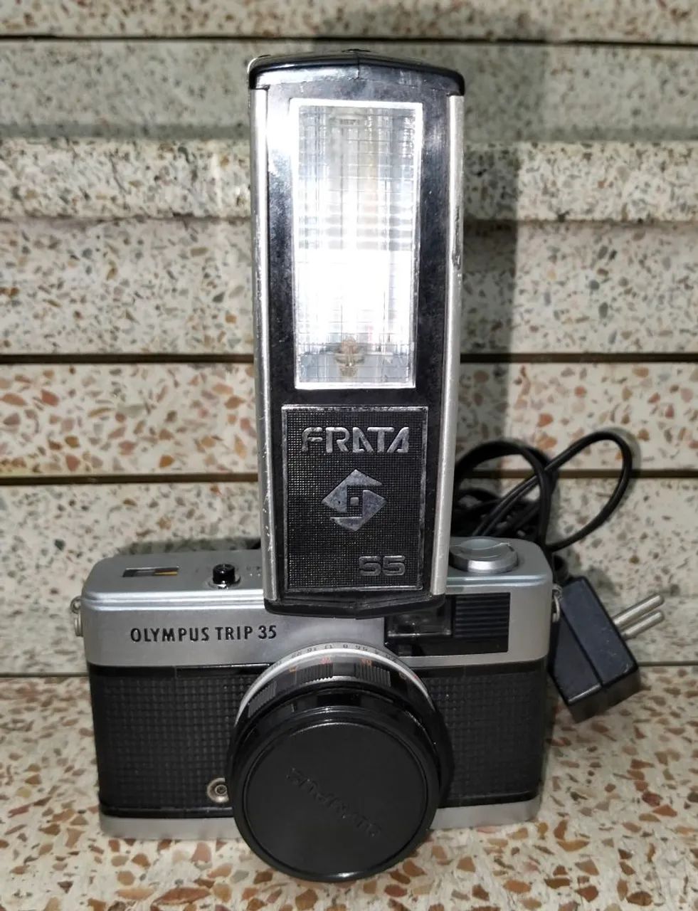 Clássico Analógico: Câmera Olympus Trip 35 + Flash Frata 55