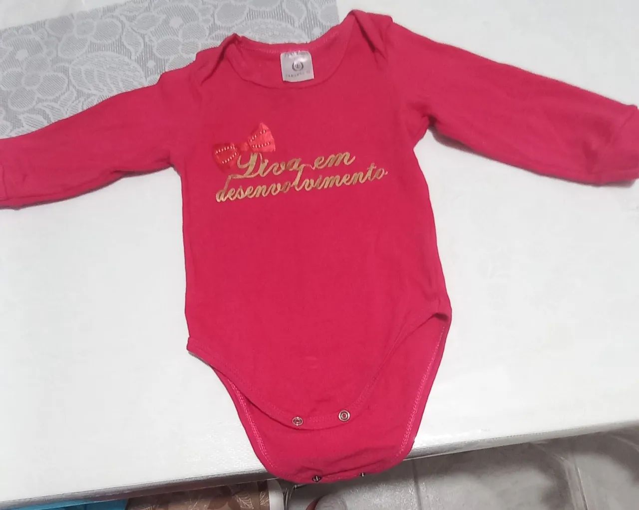 Body Manga Longa Rosa com Laço e Escrita