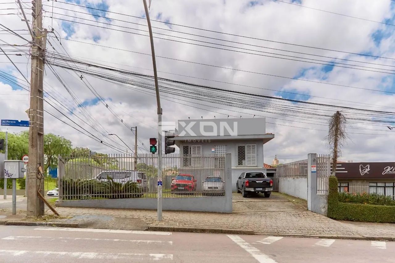 Imóvel de Esquina  Santa Cândida  Excelente Ponto Comercial  Casa com 200M² e Terreno com  - Foto 2