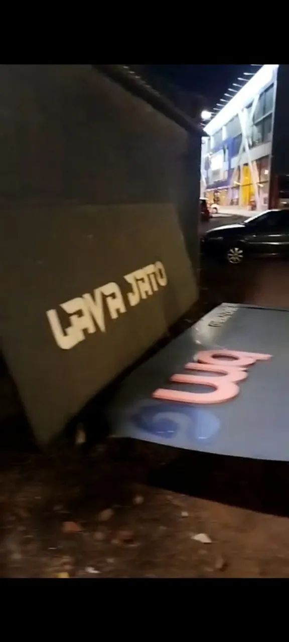 Vendo placa de PVC de 10 metros usada pra loja sem Nome conservada  - Foto 2