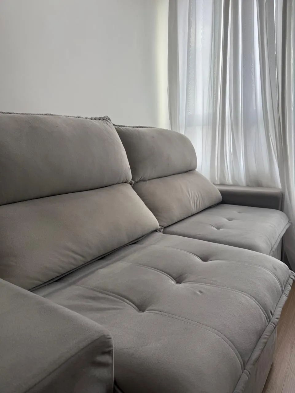 Sofá retrátil cinza  - Foto 2