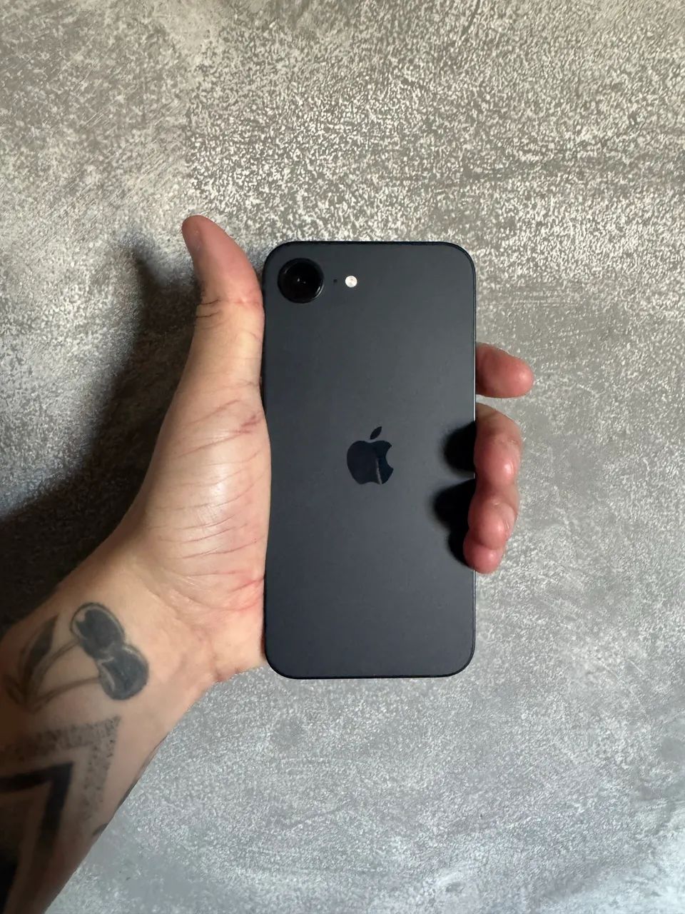 IPHONE 16e 128g IMPECÁVEL 