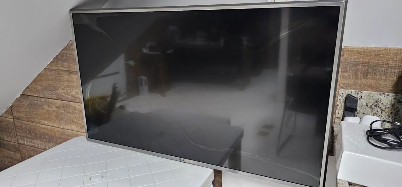 TV LG 43 pol. Tela quebrada - Resto funcionando - Foto 3