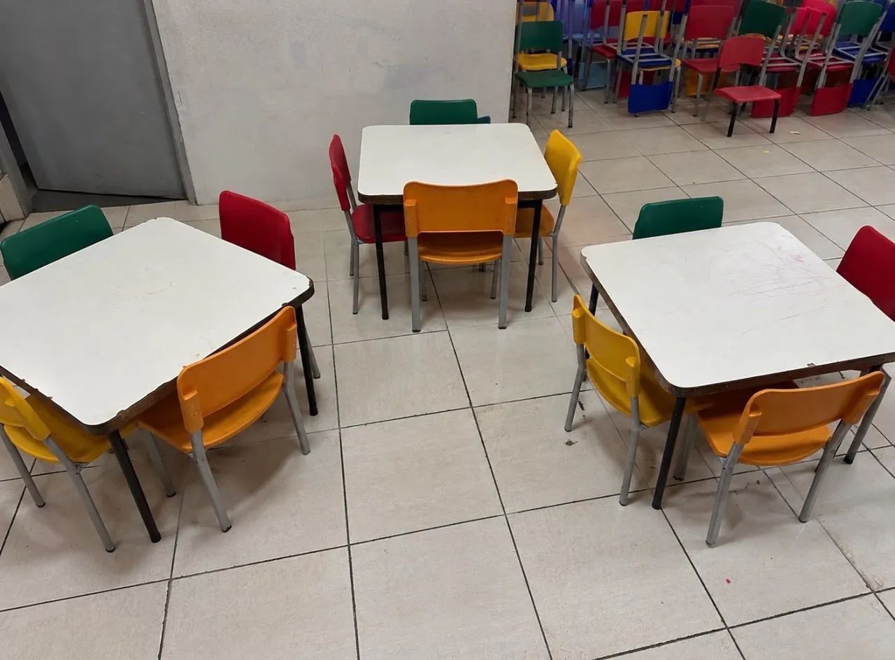 Mesas e cadeiras infantis 