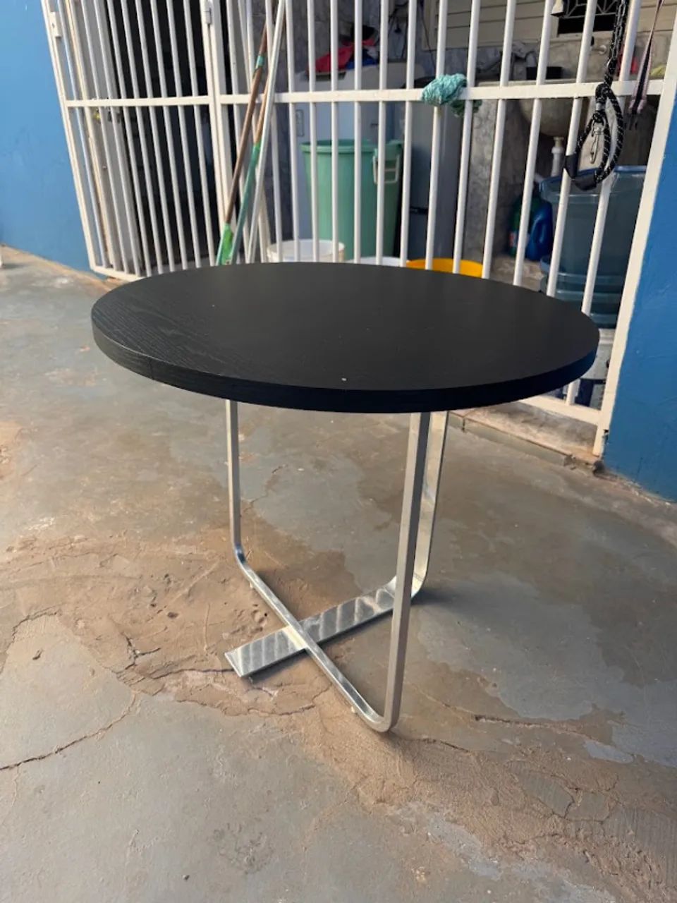 Pequena mesa para sala de estar