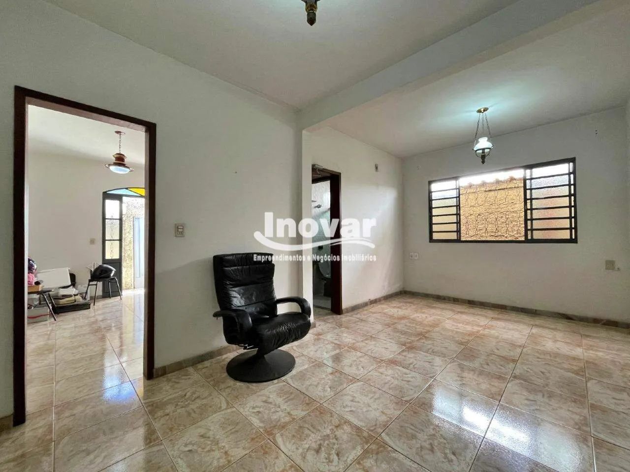 Casa com 3 quartos, suíte, amplo quintal e edícula no Jardim Leblon - Foto 4
