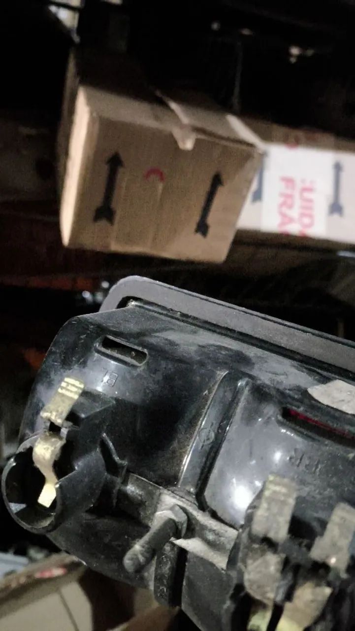 Par de lanternas novas originais Chevette tubarão Bianco Savino carcaça Opel GM  - Foto 4