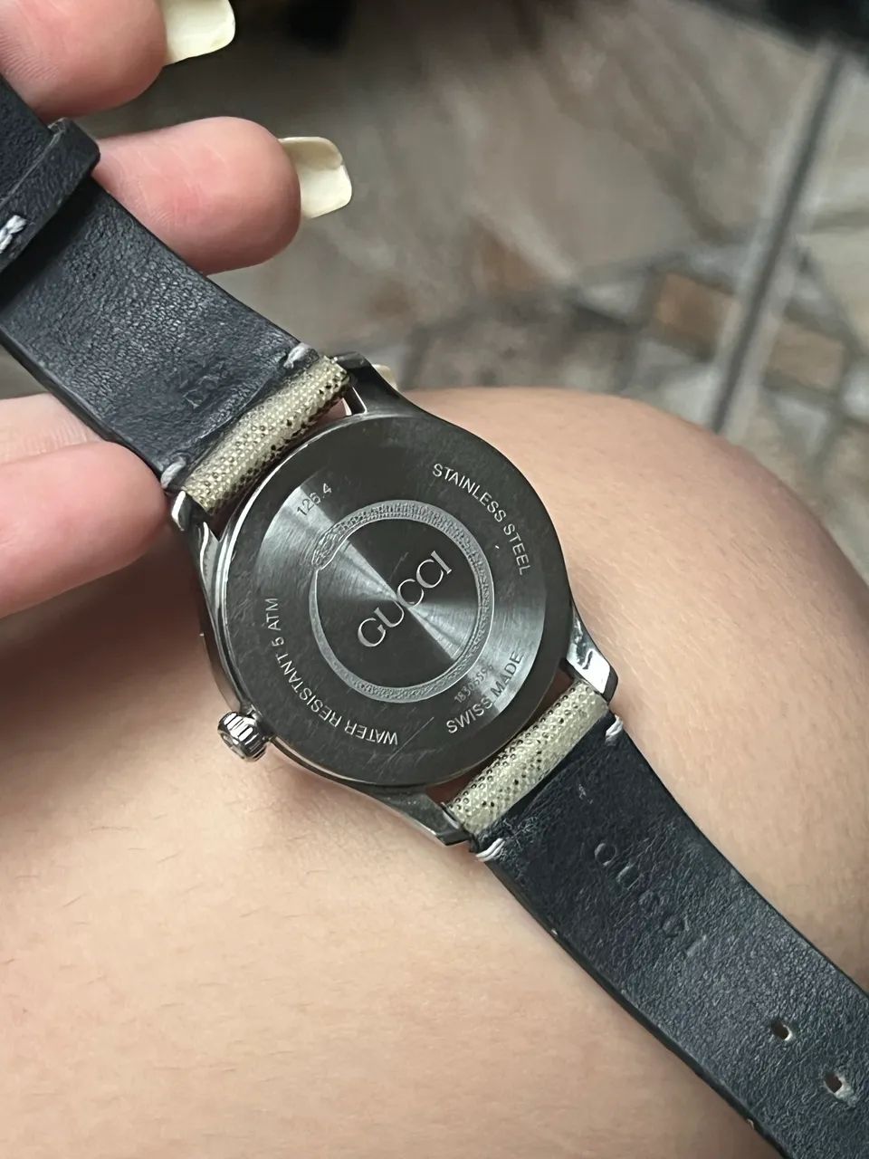 Relógio GUCCI G-Timeless ? referência 126.4 ? caixa de aço inoxidável ? quartzo ? 38 mm - Foto 2