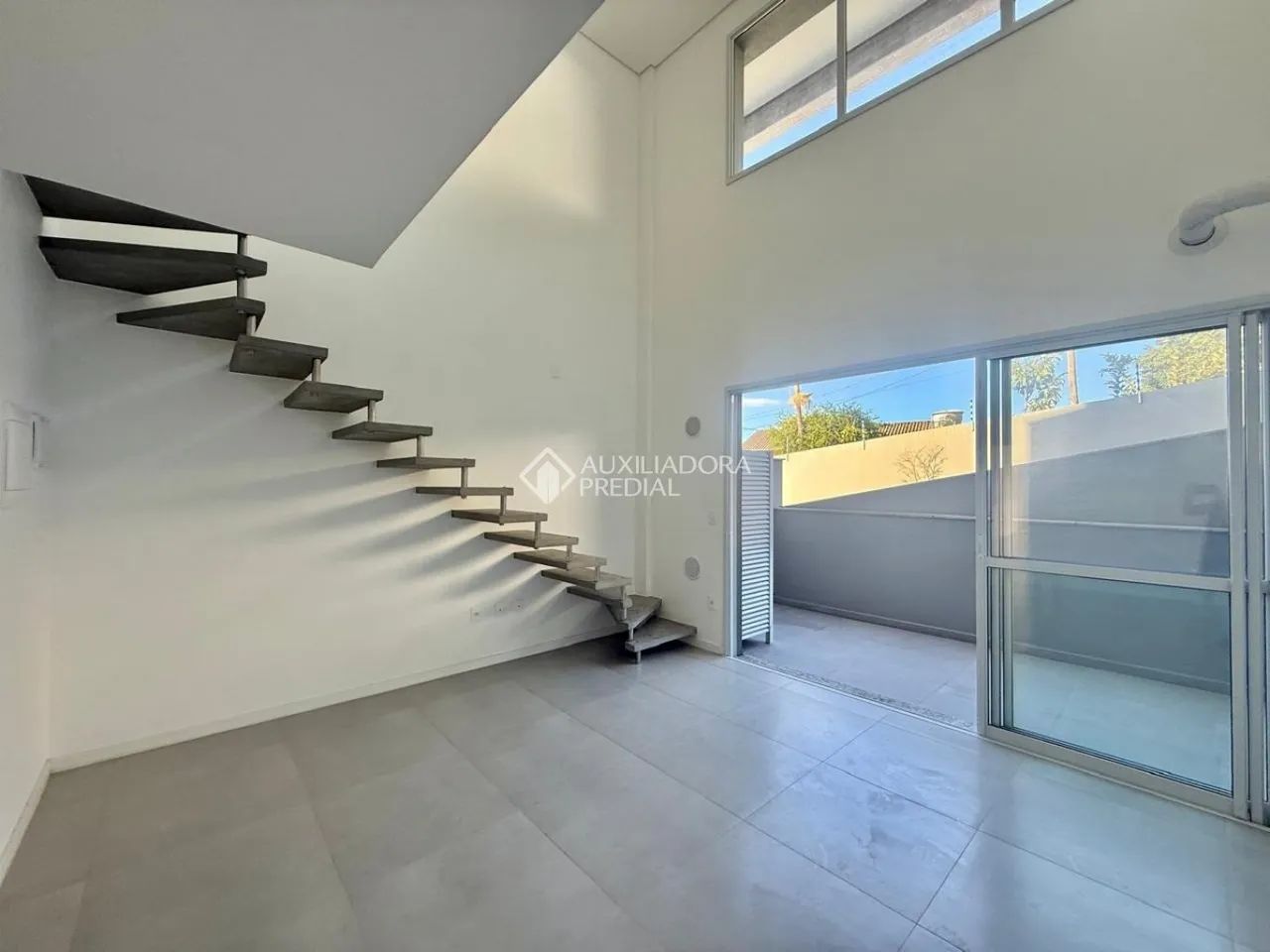 APARTAMENTO DUPLEX NOVO COM PÁTIO 1KM CAMPECHE